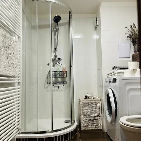 아파트 Romantic By The Center *