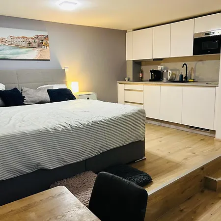 Romantic By The Center *