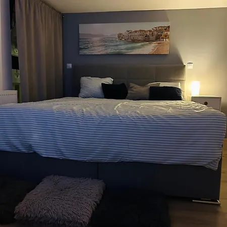 Romantic By The Center Apartman